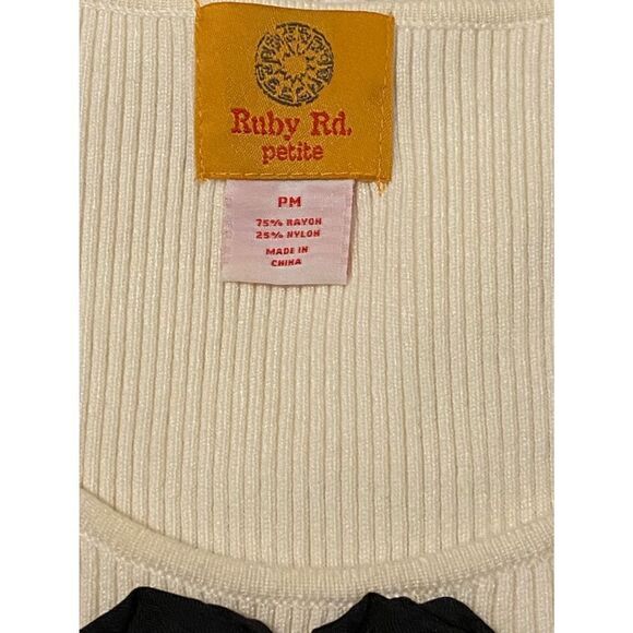 Woman’s Ruby Rd. Petite SZ PM Ribbed White Top & Bling Black Flowers - Picture 3 of 6